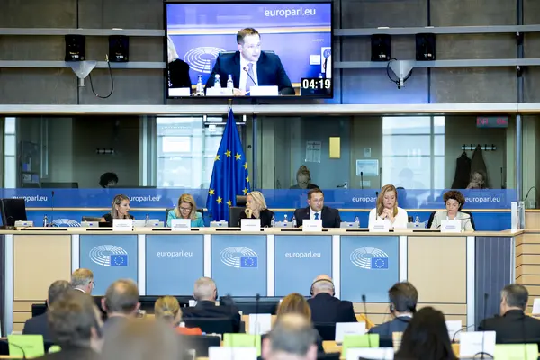 Le commissaire européen Christophe Hansen devant la commission de l'Agriculture du Parlement européen