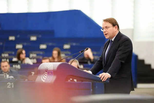 Le commissaire européen à la Santé, Oliver Varhelyi, au Parlement européen