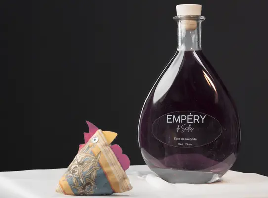 flacon d'élixir de lavande