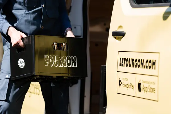 caisse de bouteilles livrée par le Fourgon