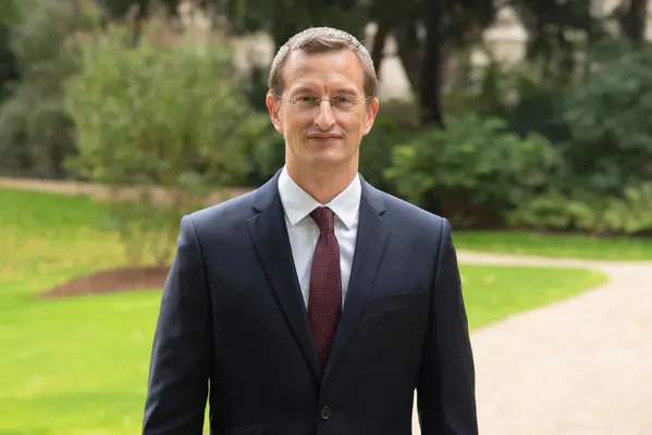 <em class="placeholder">Portrait de Serge Lhermitte directeur general adjoint de la performance economique et environnementale des entreprises au mini