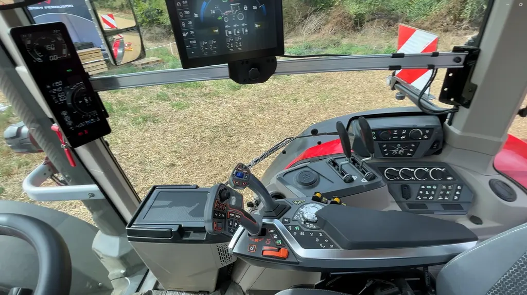 Cabine de tracteur Massey Ferguson MF 7S Mark 2