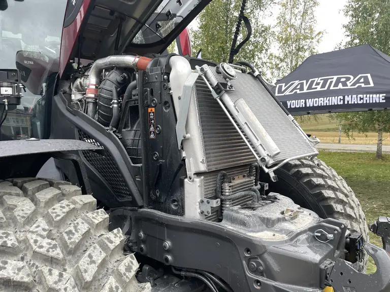 Compartiment moteur du tracteur Valtra série T de sixième génération.