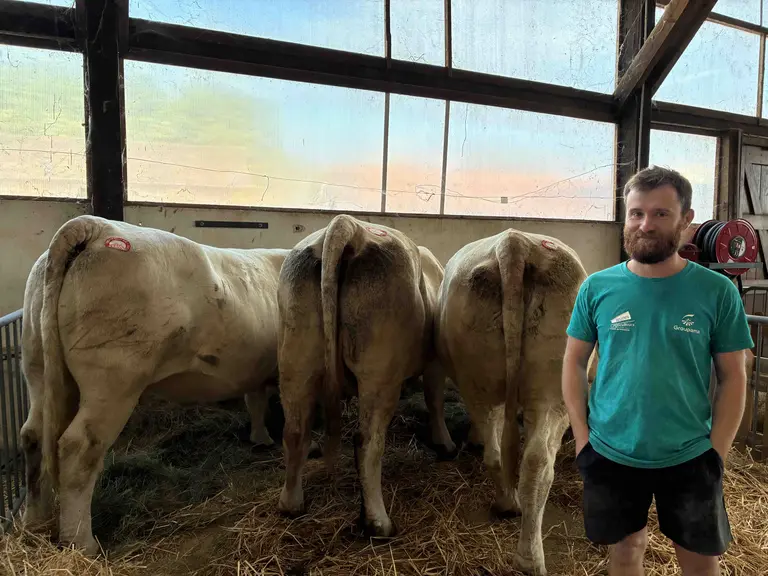 Anthony Navetat, en GAEC avec son père à Dompierre-sur-Besbre