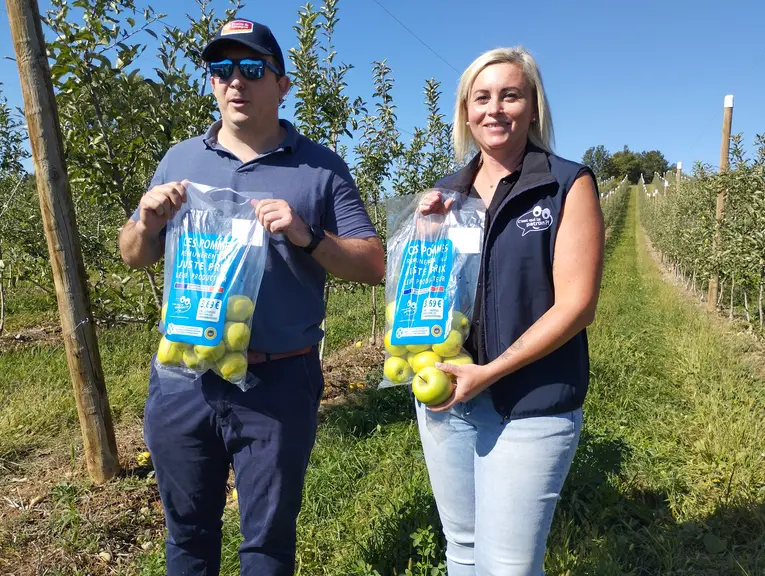 Edouard Gassier, dirigeant-producteur de Fruits & Compagnie et Mélanie André, productrice de pommes en Hautes-Alpes.