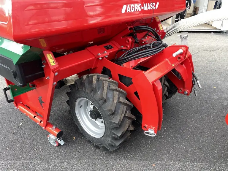 Trémie frontale Ikar 1800 d'Agro-Masz