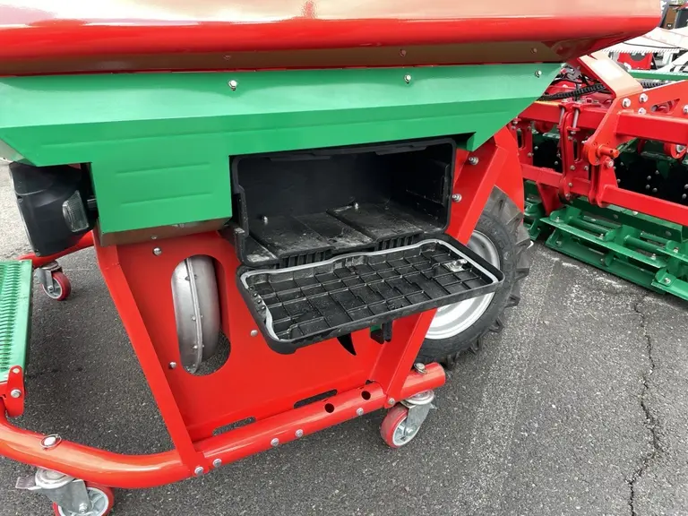 Trémie frontale Ikar 1800 d'Agro-Masz