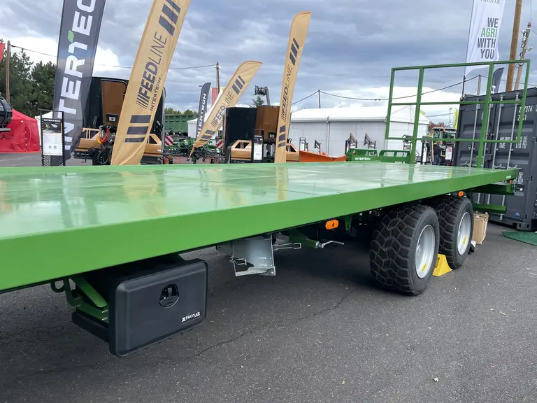 Plateau fourrager Pronar au Sommet de l'élevage 2026 sur le stand Agripartner