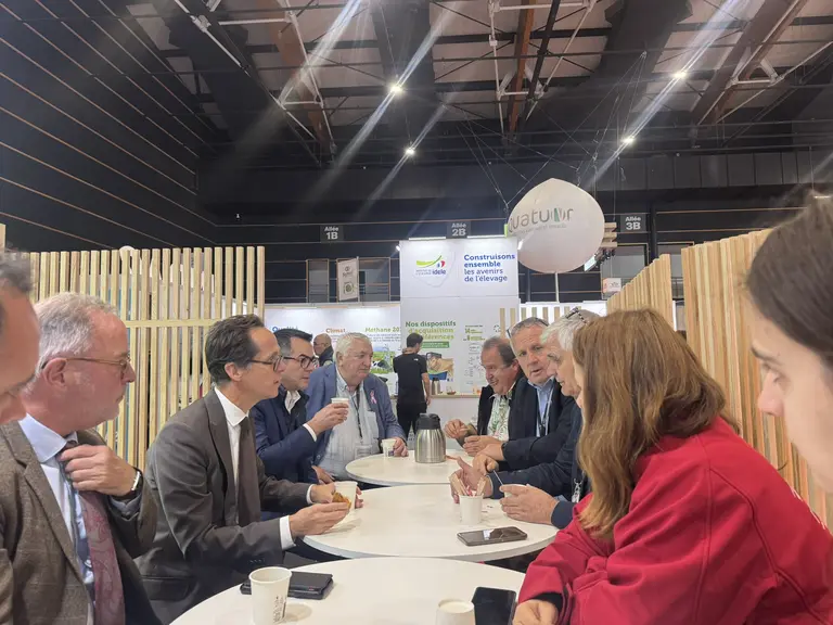 Un temps d'échange sur la situation du département liée aux conditions climatiques exceptionnelles auxquelles les agriculteurs sont confrontés.