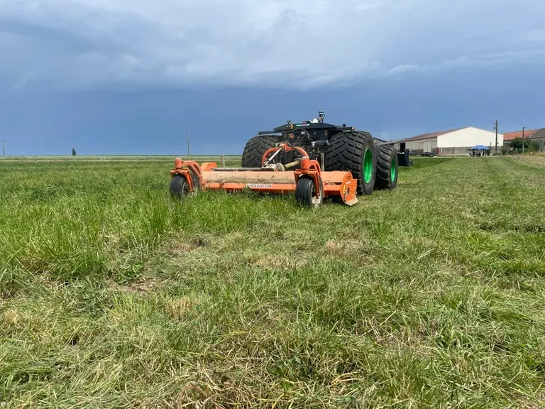 Robot Agxeed W4.2 et broyeur