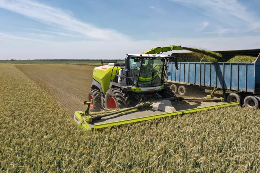 <em class="placeholder">Ensileuse Claas Jaguar 1000 et coupe directe Direct Disc 8400</em>