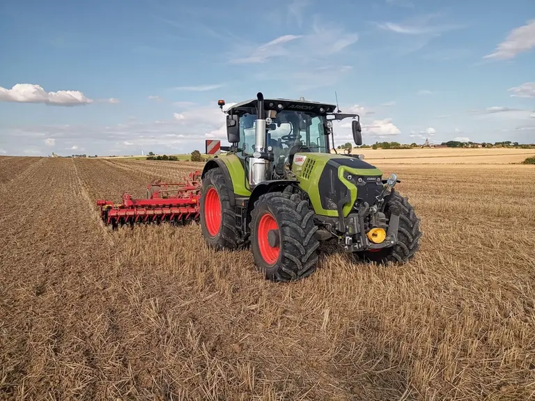 Tracteur Claas Arion serie 5.180 avec déchaumeur à disques inépendants Pöttinger