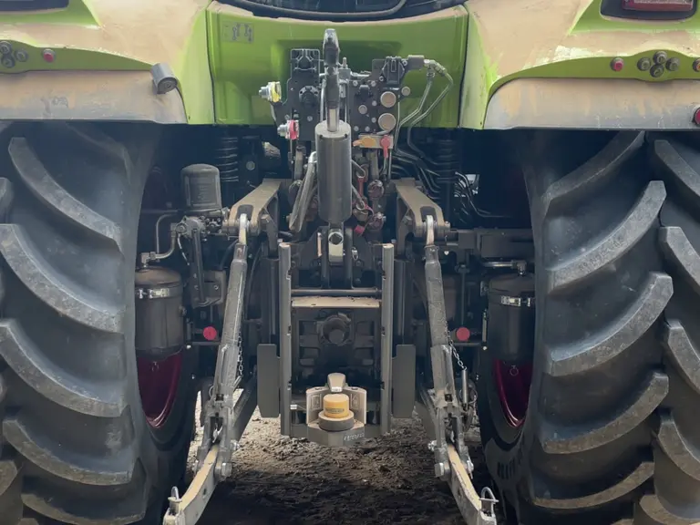 Relevage arrière du Tracteur Claas Arion serie 5