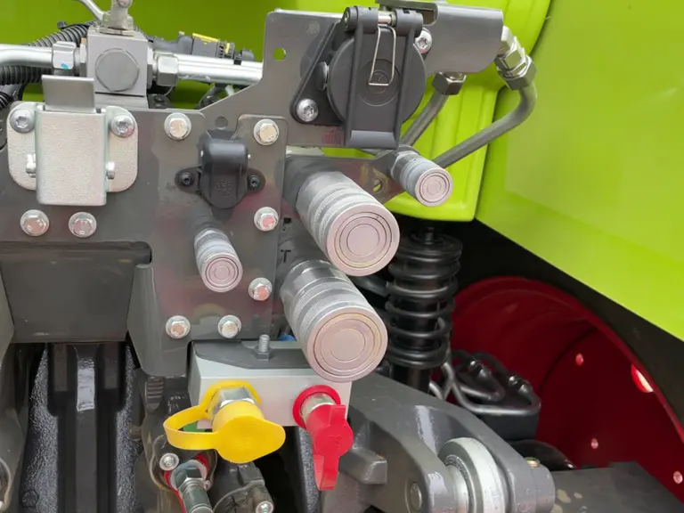 Prises hydrauliques Power Beyond  du tracteur Claas Arion serie 5