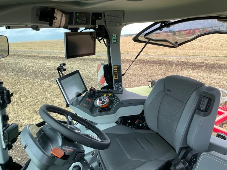 Cabine du tracteur Claas Arion série 5