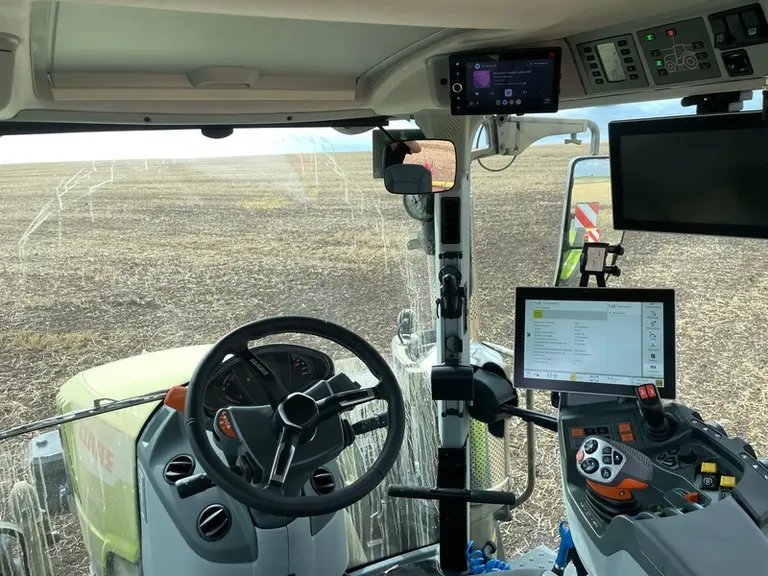 Cabine du tracteur Claas Arion série 5
