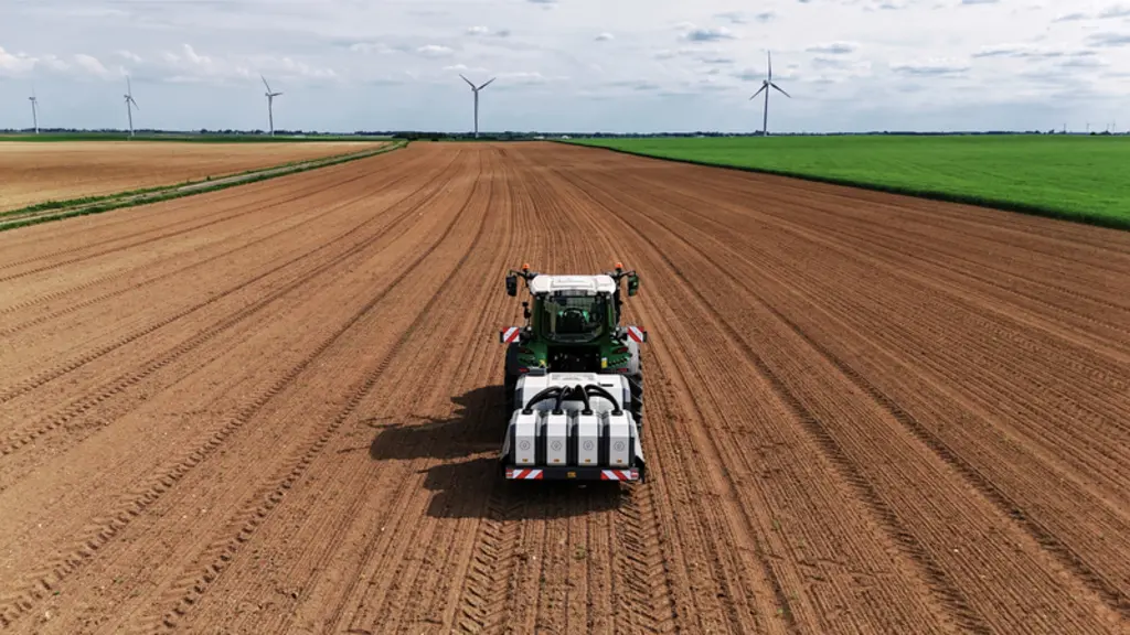 <em class="placeholder">Désherbeur laser Terra Robotics Weeder Core attelé à un tracteur </em>