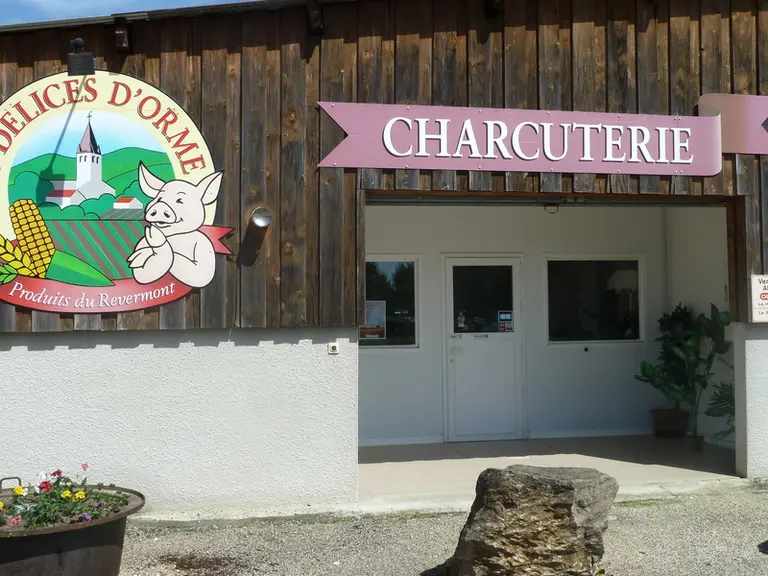 <em class="placeholder">Environ 5 % de la production sont transformés et commercialisés directement et localement en boutique de producteurs.</em>