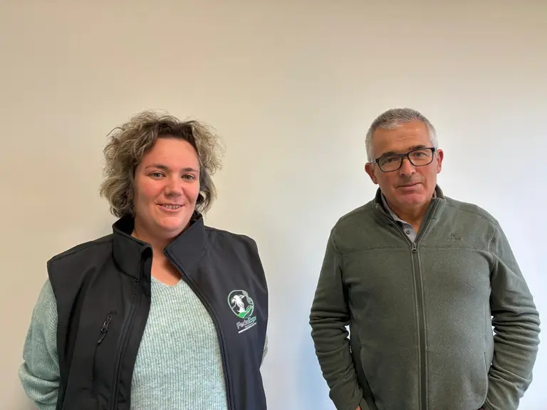 Marion Vedel, directrice de la ferme expérimentale Feda-Espé et Dominique Pauc, président de Races Ovines des Massifs.