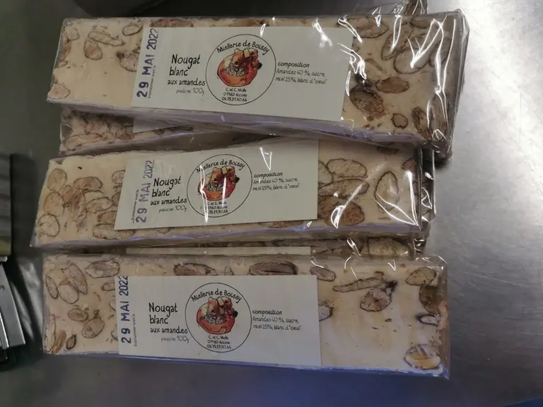 Nougats de la Miellerie de Boissy emballés à la Cellophane scellable à chaud.