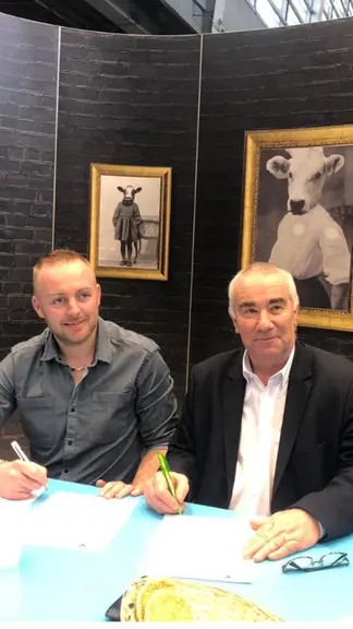 Le Salon de l’agriculture a été l’occasion pour Nicolas Fagoo de concrétiser officiellement le lancement national en signant avec Philippe Auger, prés