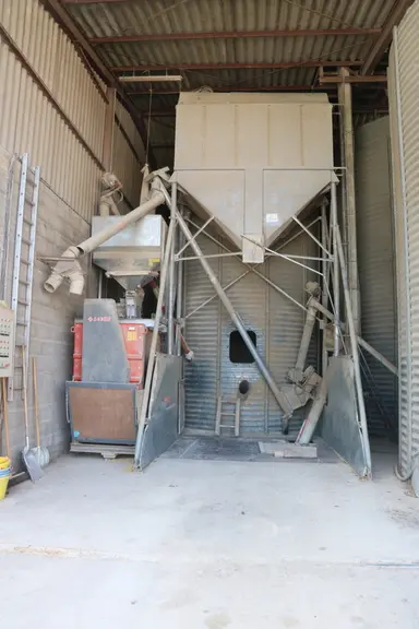 Chacune des deux productions animales dispose de sa fabrique d’aliment à la ferme. « On élabore les rations avec un nutritionniste. Pour les bovins, u