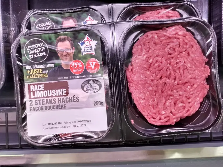 La viande limousine vendue dans le cadre de ce contrat est proposée en barquette en libre-service conditionnés sous skin qui permet d’allonger la date