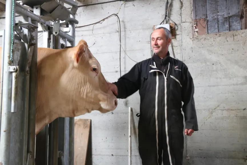 Pascal Cabon. « Je suis très satisfait de mon installation qui me permet d’intervenir seul facilement et en toute sécurité. Les animaux sont régulière