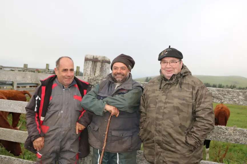 Thierry Felut (à gauche) avec Maurice Lasdelours et Dominique Charbonnel. Le responsable de l’unité de Pradiers souligne que s’il n’est pas champion p