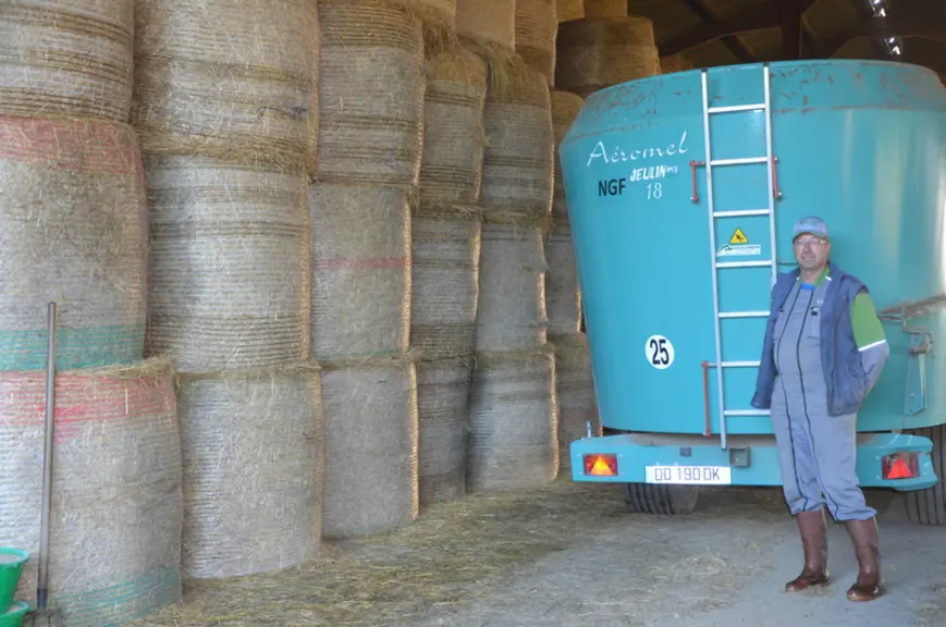 Côté répartition des tâches quotidiennes : C’est Monsieur avec les machines, Madame avec les seaux ! La mélangeuse n’est pas utilisée pour les céréale