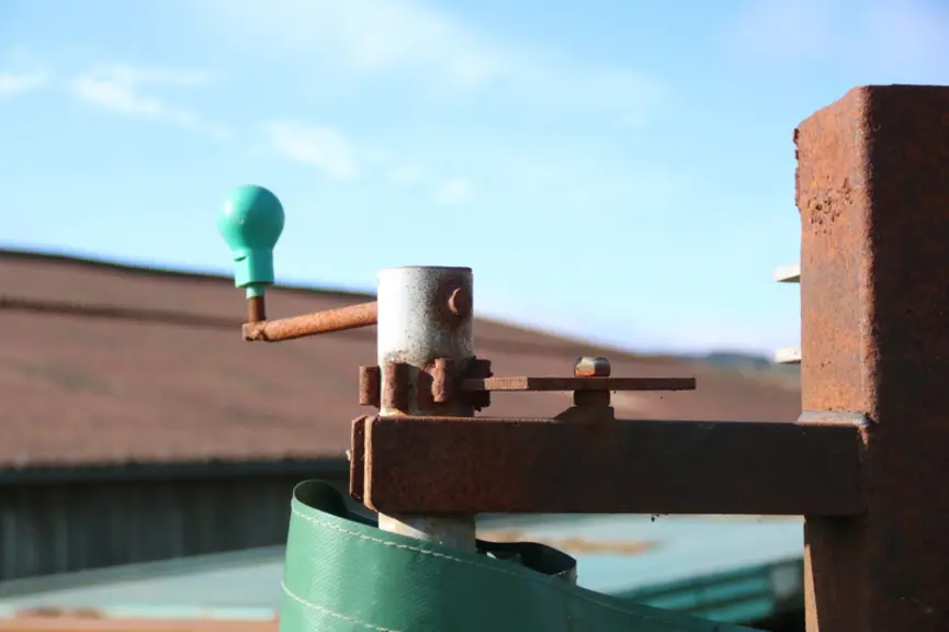 "J'ai construit un enrouleur de toile pour déplacer seul les vaches"