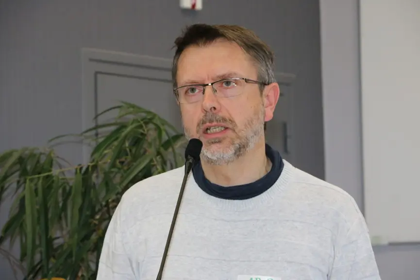 Vincent Caillez, climatologue à la chambre d'agriculture de la Creuse. "Côté pluviométrie, il y aura globalement un maintien du cumul annuel mais une modification dans la distribution avec un cumul en baisse au printemps et en hausse à l'automne." 