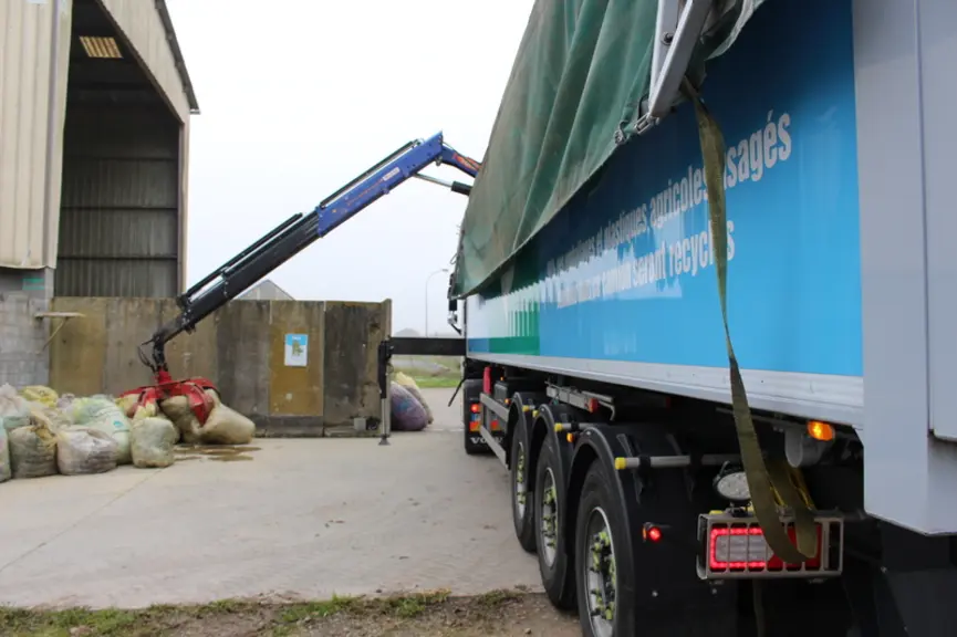 Les plastiques collectés par Pelé Agri Conseil, négoce dans le Maine-et-Loire, seront convoyés jusqu'à une plateforme logistique.