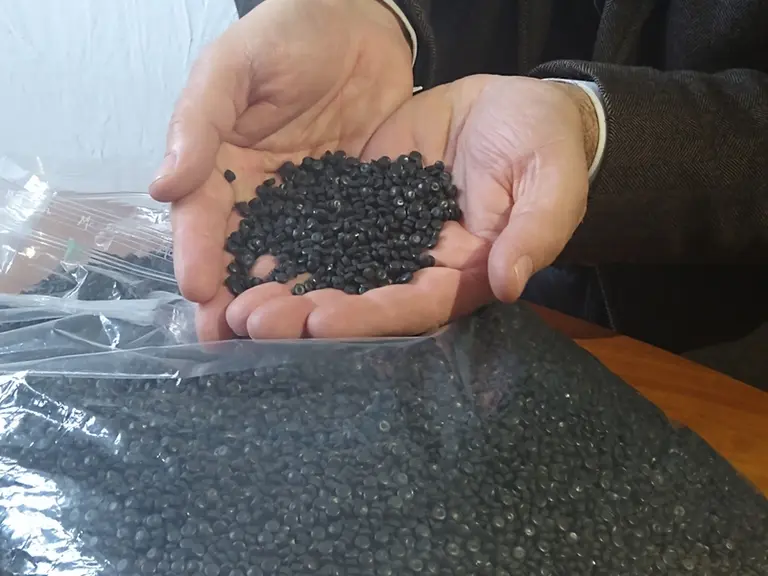 Les granulés issus du recyclage sont vendus à des plasticiens.