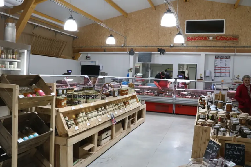Le Local des saveurs a ouvert en octobre 2021 et permet à l’éleveuse de maîtriser la découpe et la vente de ses animaux.