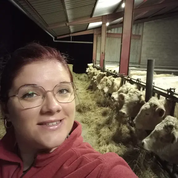 Pour Morgane Vial, la qualité de vie familiale est primordiale. Ainsi, tout est réorganisé sur l’exploitation pour gérer au mieux travail et famille.