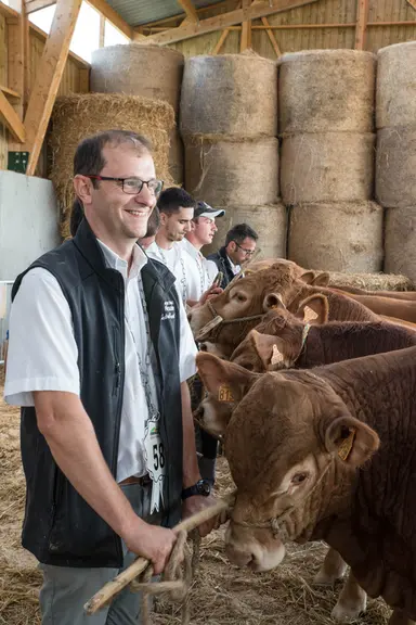 Cédric Sanial, éleveur bio en Haute-Loire. « Sur notre élevage, 80 femelles sont mises à la reproduction chaque année et tous nos accouplements intègr
