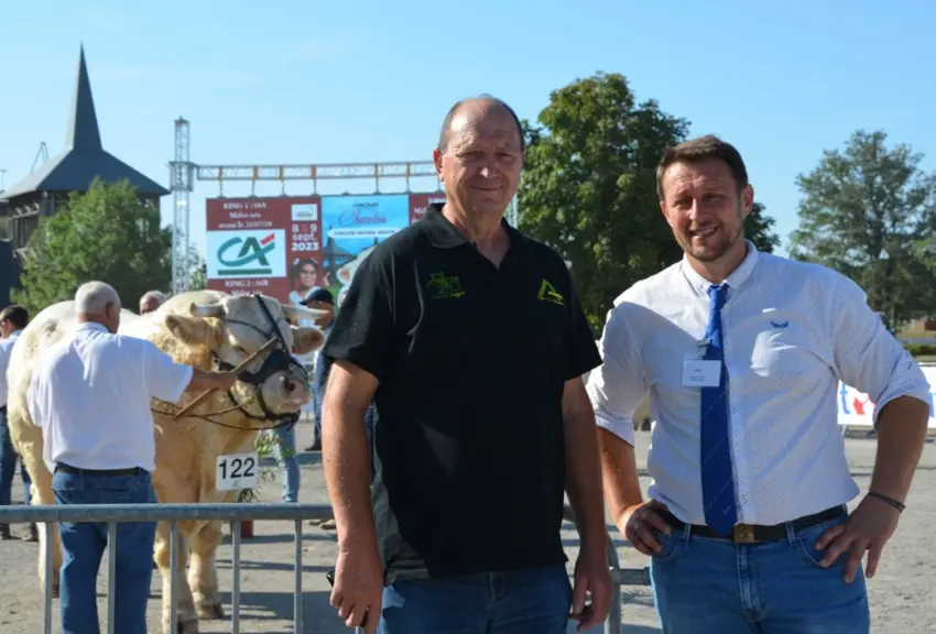 Patrice Barret, président de l'association Charolais Coeur de France et Sébastien Cluzel, président du Herd Book Charolais (HBC) devant le ring situé au coeur du pôle de ...