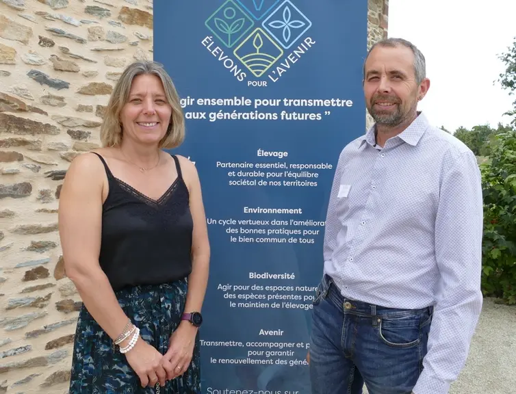 Corinne Ruflin, chargée de communication partenariat et mécénat, et Sébastien Valteau, éleveur et président du fonds Elevons pour l’avenir.