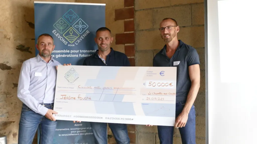 Le 25 septembre dernier, Jérôme Fouché, jeune installé en viande bovine, a reçu un chèque de 50 000 euros correspondant à un prêt d’honneur accordé pa