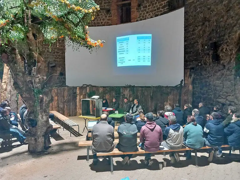 Les adhérents des associations comme la Copav se réunissent plusieurs fois par an, pour échanger « en toute transparence » sur le contenu de leur conv