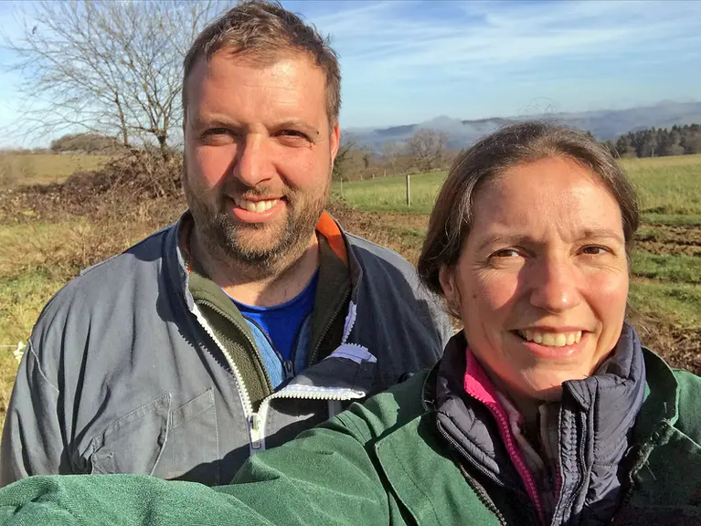 Photo 3 : Ludovic Cornil, éleveur, et Anne-Catherine Bernard, vétérinaire. « Nous pensons que le conventionnement, c’est une façon de lutter contre le