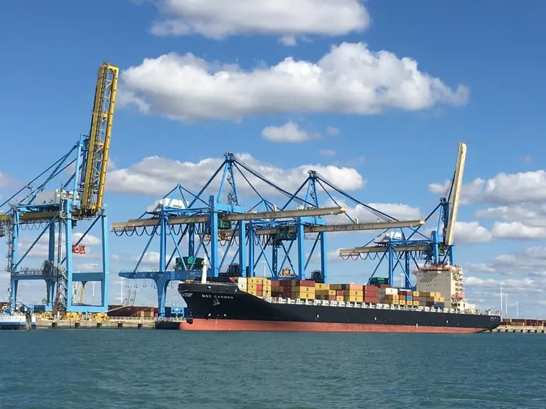 porte container au port du Havre