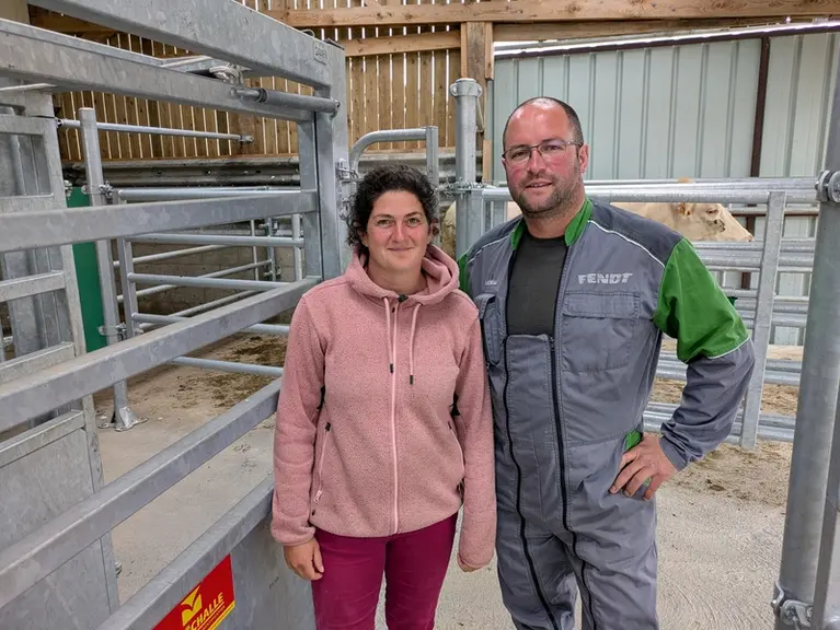 Marion Sureau et Paul Dehail, éleveurs de blondes d'Aquitaine à Saint-Julien-sur-Sarthe