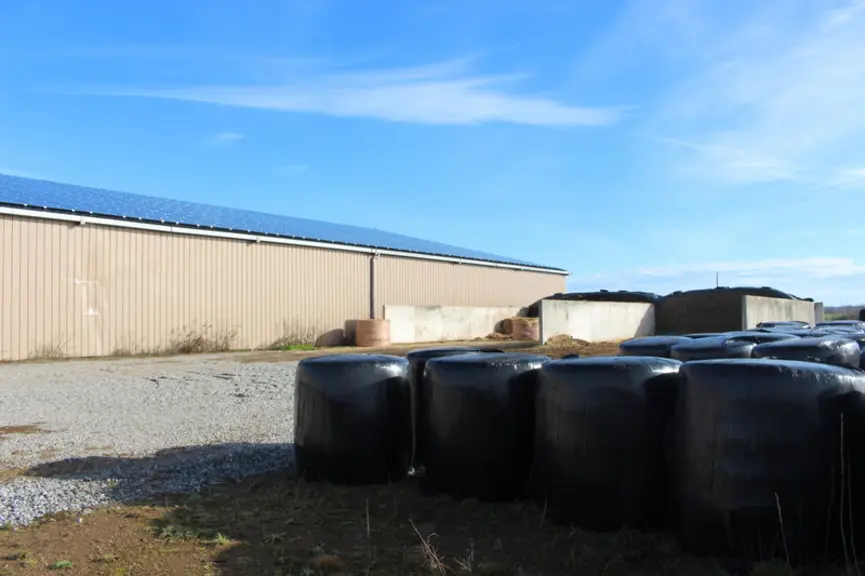 bâtiment photovoltaïque silos balles d'enrubannage