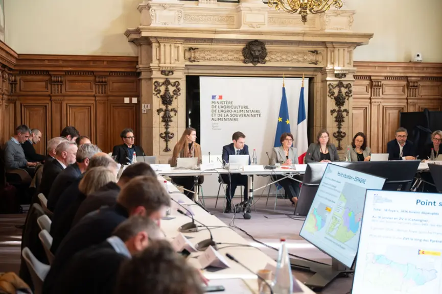 La ministre de l'Agriculture, de l'Agro-alimentaire et de la Souveraineté alimentaire, Annie Genevard, a reuni une s