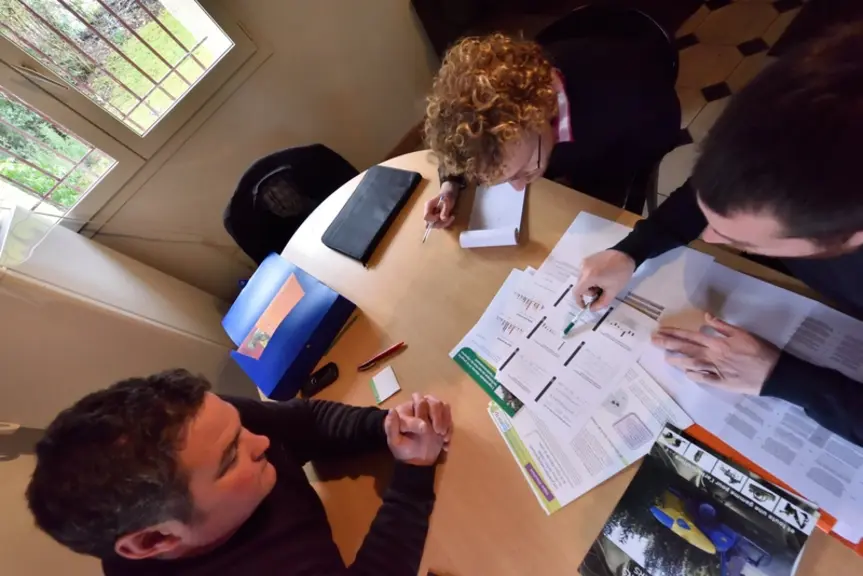 <em class="placeholder">Réunion technique autour d'une table dans un bureau. Yannick Babin (à gauche), chef de culture  au domaine de l'Eté à Concourson-sur-Layon dans le Maine-et-Loire. En face ...</em>