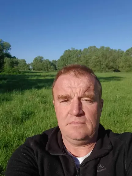 <em class="placeholder">selfie d'agriculteur : Cyril Pautet dans une de ses prairies</em>