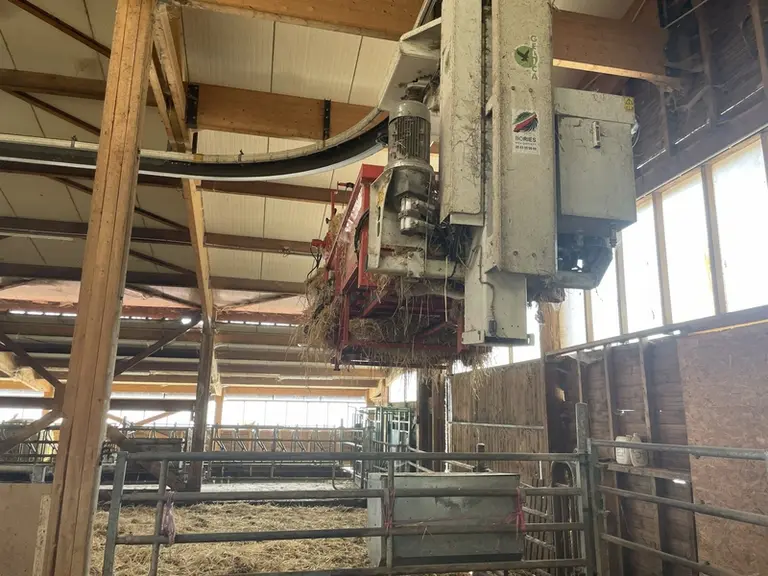 pailleuse suspendue bâtiment bovins viande