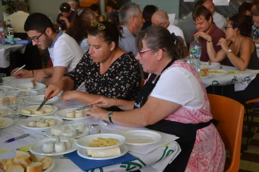 La dégustation des 16 catégories de produits s’est déroulée dans une
ambiance conviviale.